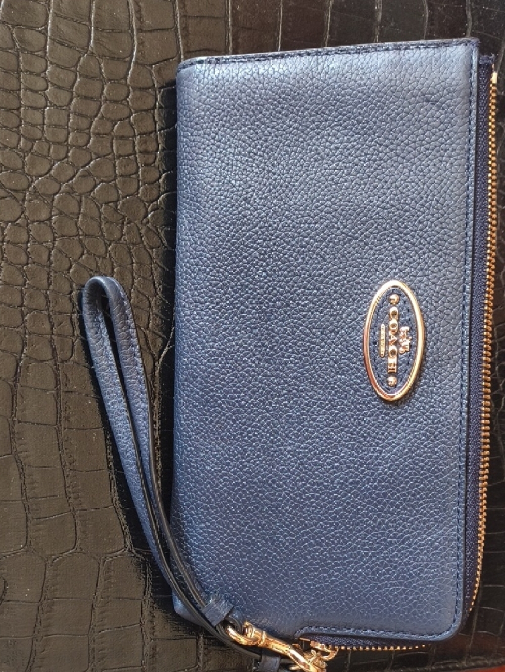 Coach Navy Blue Leather Wristlet (LARGE SIZE) with Gold Hardware Coach New York - Picture 2 of 12